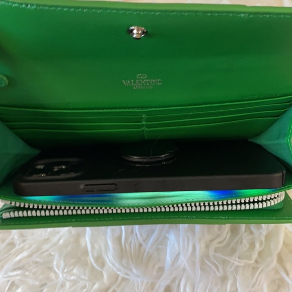 Valentino Garavani rock studs wristlet - Picture 13 of 17